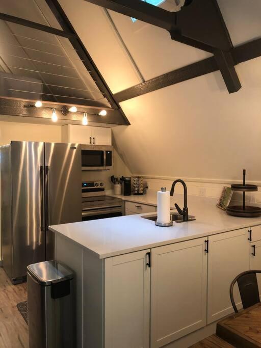 Newly Renovated A-frame 5 Min Walk To Main Street Highlands