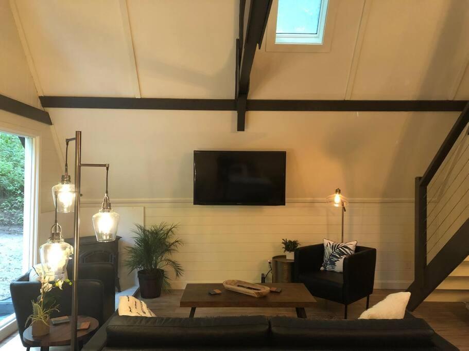 Newly Renovated A-frame 5 Min Walk To Main Street Highlands