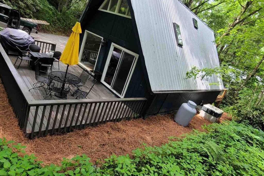 Newly Renovated A-frame 5 Min Walk To Main Street Chalet Highlands