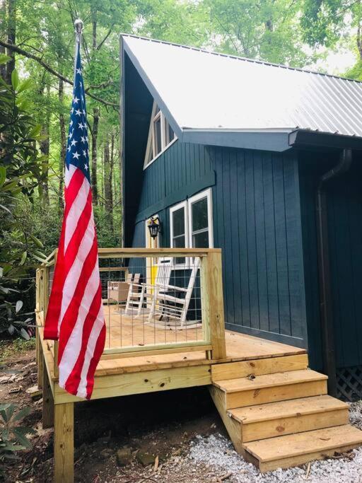 Chalet Newly Renovated A-frame 5 Min Walk To Main Street *