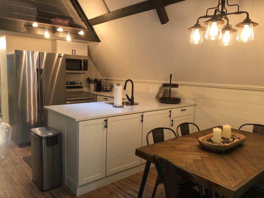 Newly Renovated A-frame 5 Min Walk To Main Street * Highlands