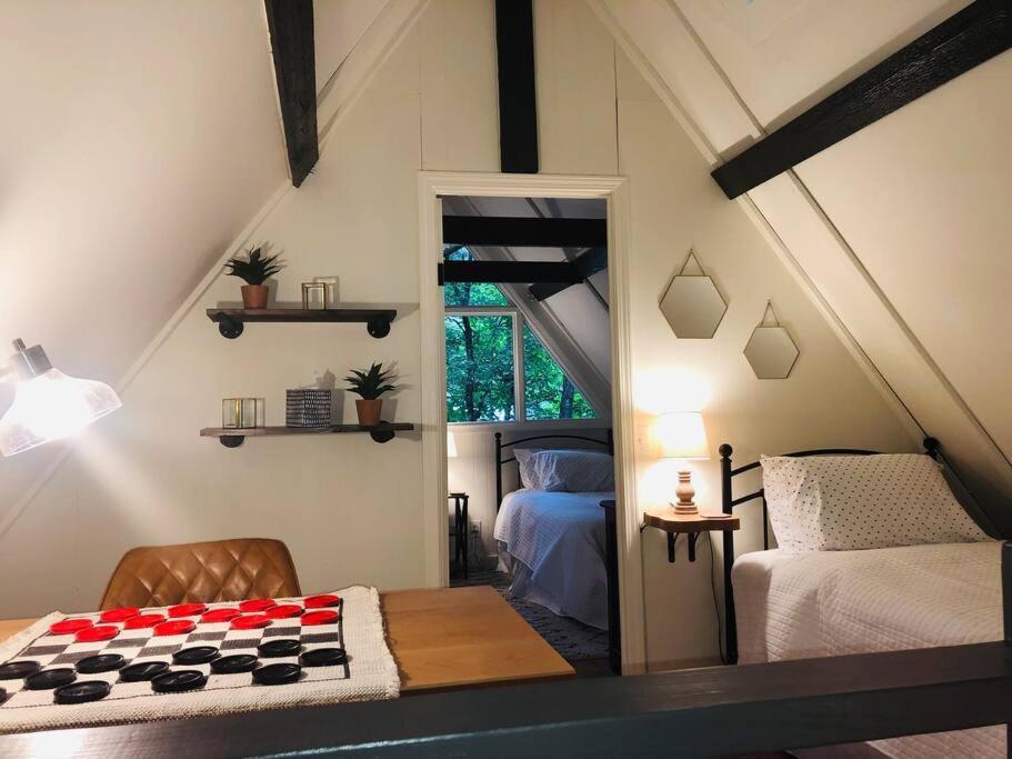 Chalet Newly Renovated A-frame 5 Min Walk To Main Street *